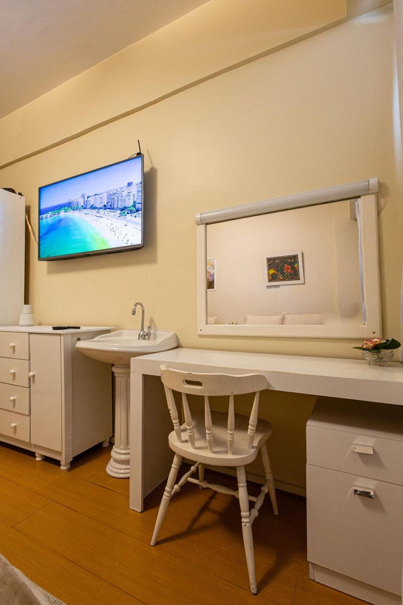 Apartamento Copacabana 200m Da - Wifi Gratis - Cp5 *
